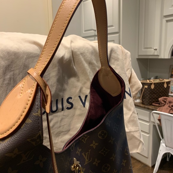 Louis Vuitton - Picture 3 of 6